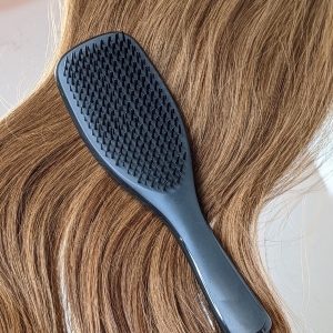 Hair extensions brush